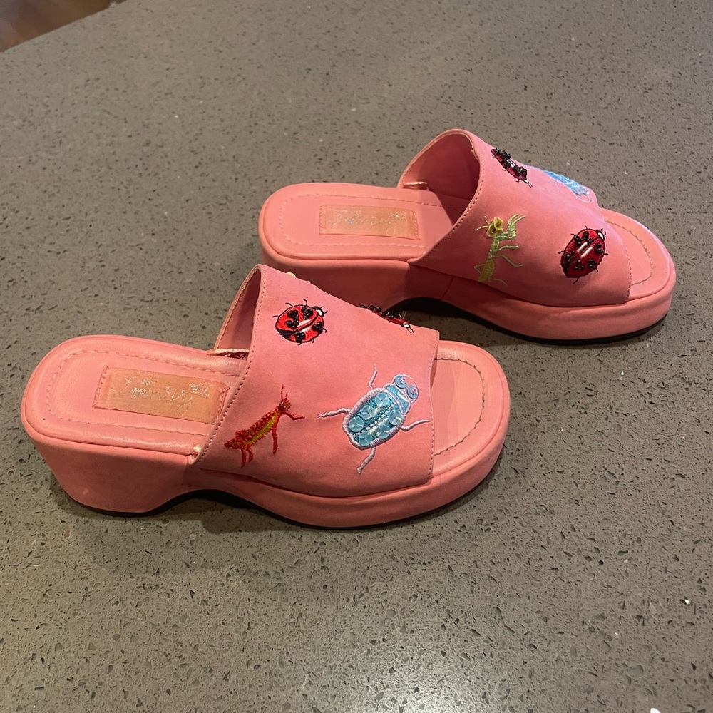 Pink Slide Sandals with Ladybug Embroidery - Picture 3 of 6